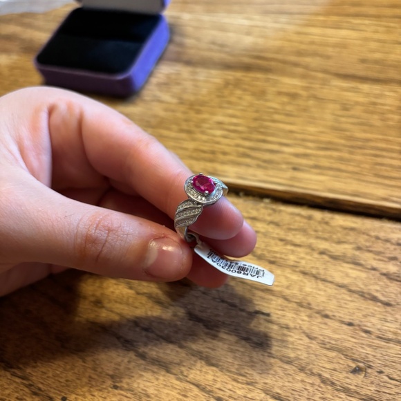 Silver Ruby ring - Picture 2 of 3
